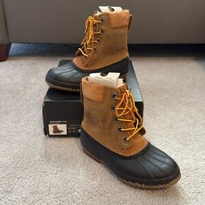 NIB Sorel Youth Cheyanne II Lace, Elk, Black Sz 2